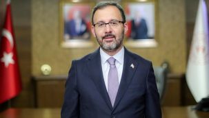 Bakan Kasapoğlu'ndan milli yüzücülere tebrik mesajı