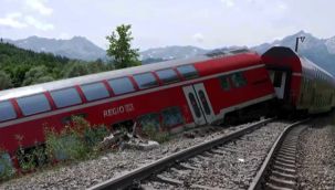 Korkunç kaza: Yolcu treni raydan çıktı