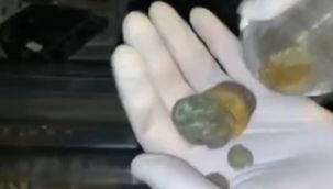 Kovalama sonucu yakalanan araçta uyuşturucu ve tarihi sikke çıktı