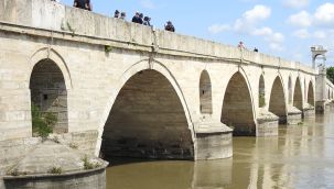 Kuraklık sebebiyle dibi gören Tunca Nehri'nin seviyesi yağışlarla 5 kat arttı