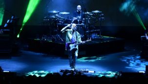 Mor ve Ötesi Grubu'ndan muhteşem konser