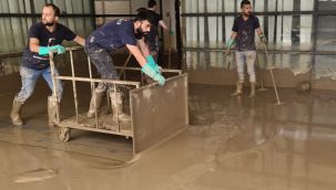 Tekstil fabrikası sular altında kaldı