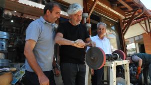 Behzat Uygur bıçak biledi