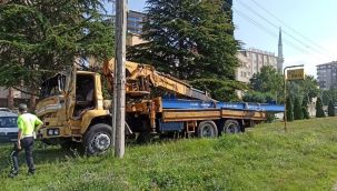 Freni boşalan iş makinesi, yayalara çarptı