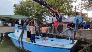10 metrelik teknenin ipi kopunca olanlar oldu: Batan tekne 4 saat sonra çıkarıldı
