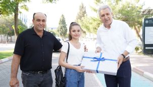 Başarılı öğrencilerin kayıtlarını Rektör Budak yaptı