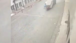 Bursa'da inanılmaz kaza:Ekmek teknesinin altında kaldı.