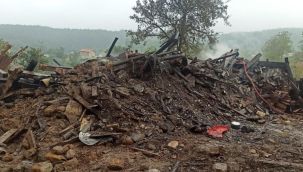 Bursa'da yangın, 3 kişilik aileyi evsiz bıraktı