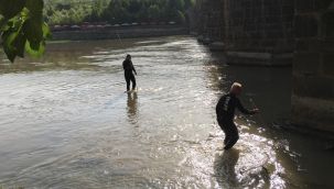 Dicle Nehrinde acı bekleyiş sürüyor, tüm ekipler seferber