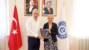 Egeli başarılı akademisyenden omurilik alanında önemli eser