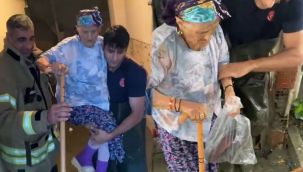 Evini su basan yaşlı kadını itfaiye eri kucağına alarak kurtardı