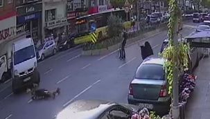 Fatih'te elektrikli scooter ile minibüs çarpıştı