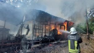 Fethiye'de bungalov ev, alev alev yandı