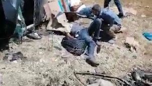 İki otomobil kafa kafaya çarpıştı