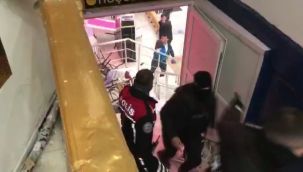 İstanbul'da polise saldıran gruba biber gazlı müdahale