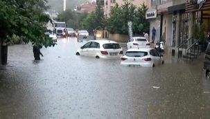 İstanbul'un birçok noktasında şiddetli sağanak yağış etkili oluyor
