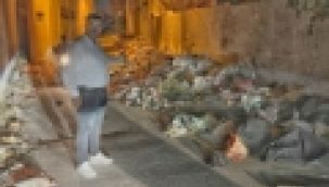Konak Belediyesine ‘sokak ortasında çöp’ tepkisi