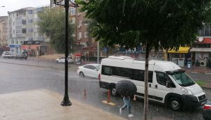 Meteoroloji uyarmıştı: Tekirdağ'da fındık büyüklüğünde dolu yağdı