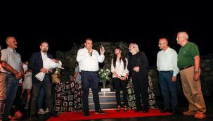 Sığacık Müjdat Gezen'i ayakta alkışladı