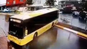 Sultanbeyli'de yolcu dolu İETT otobüsü kayarak kaldırıma çıktı