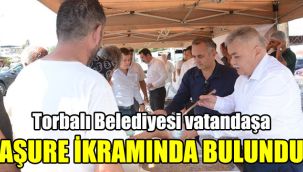 Torbalı Belediyesi vatandaşa aşure ikramında bulundu