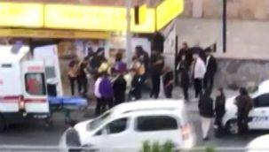 Hırsızlıkla suçladığı müşterilerine ateş ederek yaraladı
