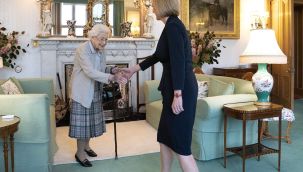 İngiltere'nin yeni Başbakanı Liz Truss Kraliçe ile görüştü