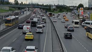 İstanbul'da eğitim öğretim döneminin başlamasıyla birlikte trafikte yoğunluk oluştu