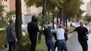 Kavgayı ayırmak isterken ortada dayak yedi