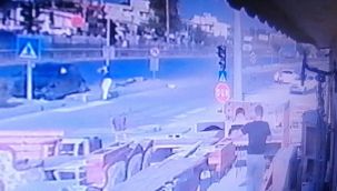 Lüks otomobillerin kazasında kadın sürücü ölümden döndü