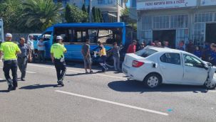 Otomobil minibüse çarptı