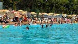 Plajda kadınların fotoğraflarını çekerken yakalandı: Mayolu kadın fotoğrafları bulundu