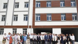 Rektör Budak ve senato üyeleri Ege Üniversitesi kampüsündeki KYK Yurt Kompleksini yerinde inceledi