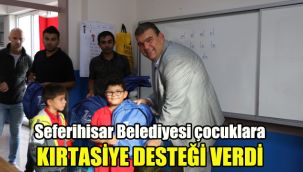 Seferihisar Belediyesi çocuklara kırtasiye desteği verdi