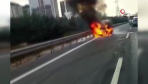 Seyir halindeki araç alev alev yandı