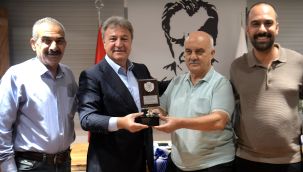 Amatörlerden Başkan İduğ’a plaketli teşekkür: Verdiği sözü tutuyor