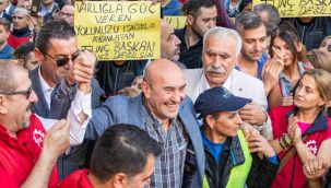 Başkan Tunç Soyer'e destek: “Asla yalnız yürümeyeceksin”