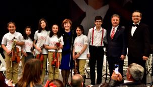 Bornovalı minik müzisyenler Cumhuriyet için çalacak