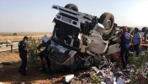 Devrilen TIR'ın sürücüsü yaralandı