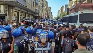 Diyarbakır'da izinsiz yürüyüşe polis müdahalesi
