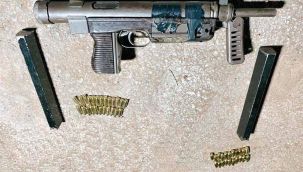 'Dur' ihtarına uymadı otomobilden tabanca çıktı