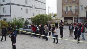 Kiremitleri kontrol etmek için çıktığı çatıdan düşerek can verdi