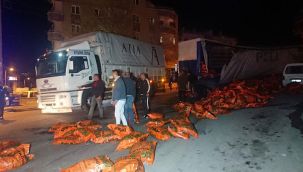 Kömür yüklü TIR 3 araca çarptı