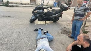 Otomobil çarpmasıyla motosiklet sürücüsü yaralandı