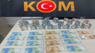 Sahte dövizle harcama yapan 2 turiste gözaltı