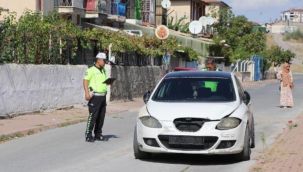 Sürücü kontrol noktasından süratle kaçtı