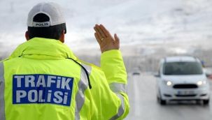 Trafikte manevralar yapan sürücüye toplam 4 bin 73 lira ceza