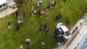 Yayaya çarpmamak için direksiyonu kırdı