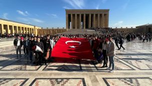 Egeli gençler Ata’nın huzurunda