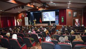 Narkotik polisi Bergamalı annelere uyuşturucu semineri düzenledi